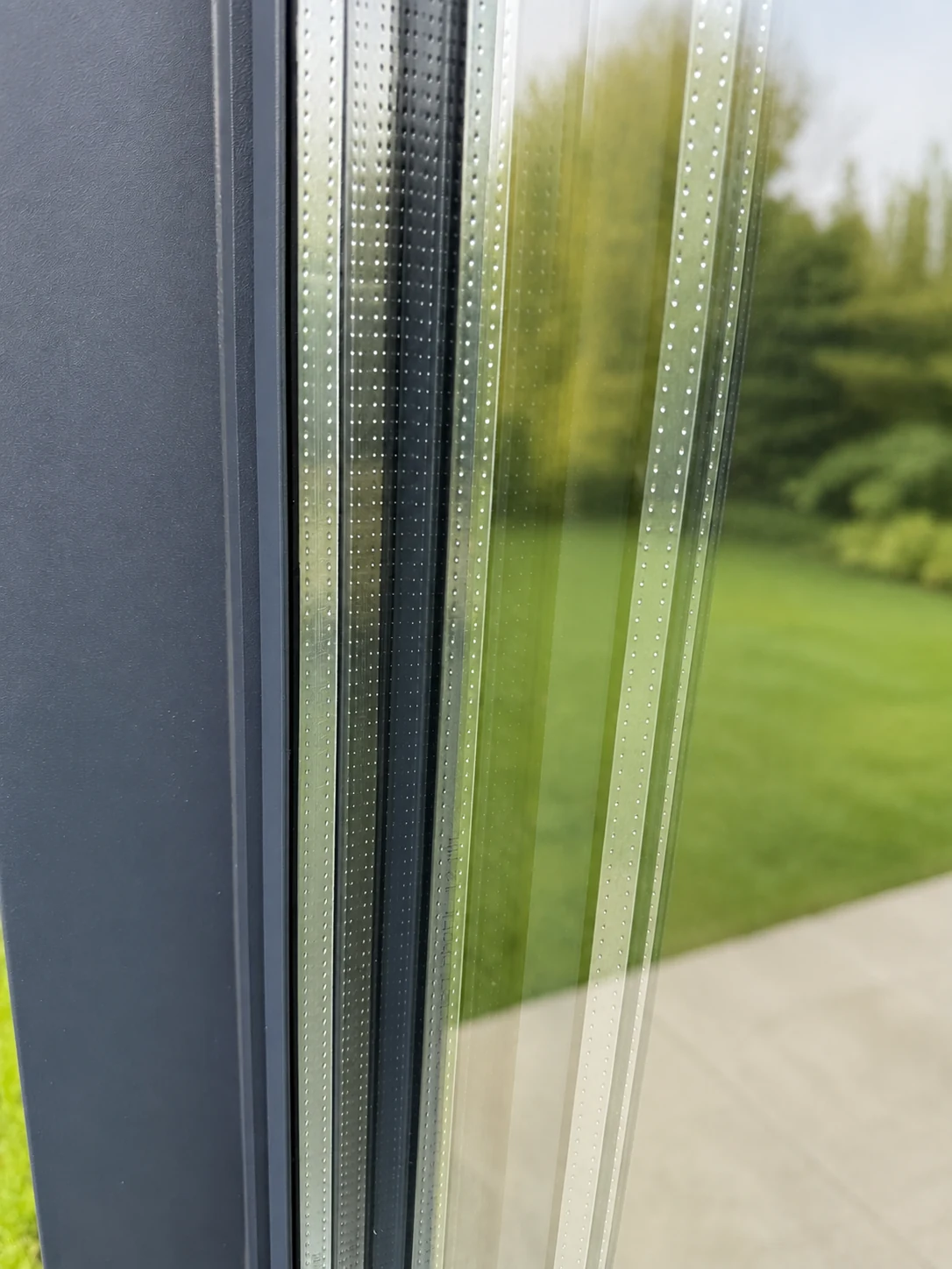 Impressie: Doorsnede van het 20 mm isolatieglas met afstandhouder